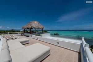 Mansion in Soliman Bay for 34 guests!
