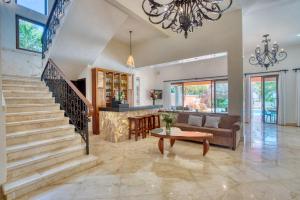 Mansion in Soliman Bay for 34 guests!