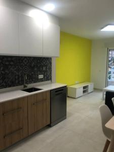 Acogedor apartamento a 100 mtr de la playa, 1 dormitorio y salón con sofá cama