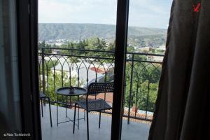 Aura Sameba, Luxury Apartment