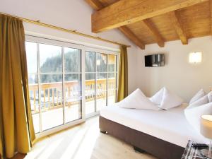 Chalet in Saalbach by Ski Lift & Slopes