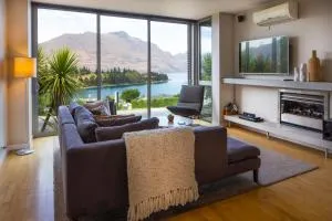 Hello QT Pounamu - 金斯顿