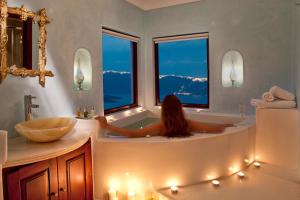 Maison Des Lys - Luxury Suites Santorini Greece