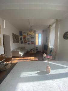 Appartement hypercentre Bastia vue mer et petite terrasse