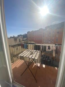 Appartement hypercentre Bastia vue mer et petite terrasse
