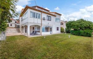 Amazing Home In Premantura With 5 Bedrooms And Wifi