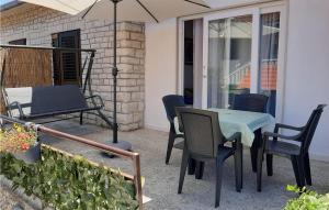 Beautiful Apartment In Supetar With 2 Bedrooms And Wifi