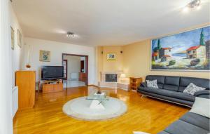 Amazing Home In Premantura With Wifi 