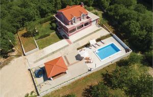 Awesome Home In Dugopolje With 4 Bedrooms, Wifi And Outdoor Swimming Pool