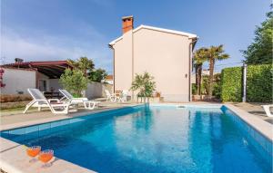 Nice Home In Segotici With 3 Bedrooms, Wifi And Outdoor Swimming Pool