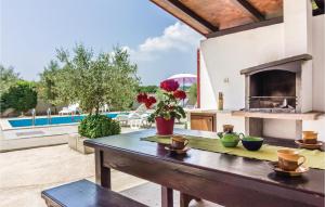 Nice Home In Segotici With 3 Bedrooms, Wifi And Outdoor Swimming Pool