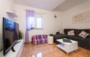 Nice Home In Marcana With 2 Bedrooms And Wifi