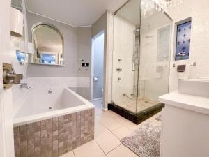 Perfect Wrigleyville Stay