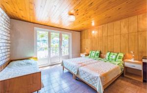 1 Bedroom Lovely Apartment In Rabac