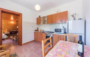 1 Bedroom Lovely Apartment In Rabac