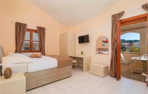 Gorgeous Apartment In Okrug Donji