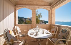 Gorgeous Apartment In Okrug Donji