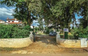 Beautiful Apartment In Umag With Wifi