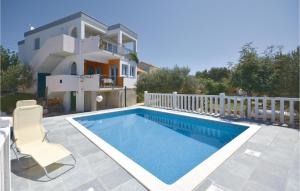 Nice Apartment In Drvenik Mali