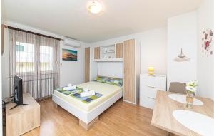 Awesome Apartment In Kastel Luksic