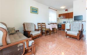 Cozy Apartment In Okrug Donji With House Sea View 