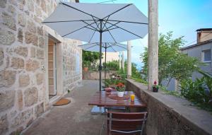 Nice Home In Dubrovnik With Kitchen