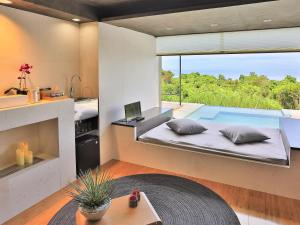 鸛巣（ムカカヴィラ コウノス)