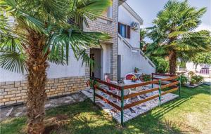 Amazing Apartment In Porec With Wifi 