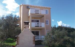 2 Bedroom Cozy Apartment In Kukljica 