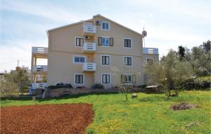 2 Bedroom Cozy Apartment In Kukljica 