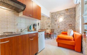1 Bedroom Awesome Apartment In Svinisce 