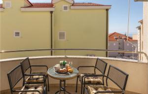 Amazing Apartment In Makarska With 2 Bedrooms And Wifi