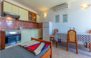 1 Bedroom Nice Apartment In Duce 