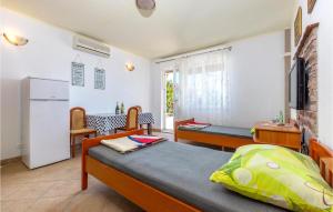 1 Bedroom Nice Apartment In Duce 