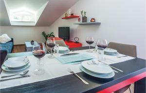 Cozy Apartment In Makarska With Wifi 