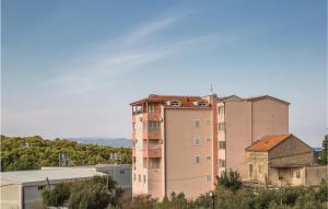 Cozy Apartment In Makarska With Wifi 