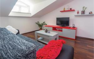 One-Bedroom Apartment In Makarska