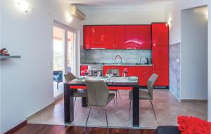 One-Bedroom Apartment In Makarska