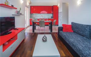 One-Bedroom Apartment In Makarska