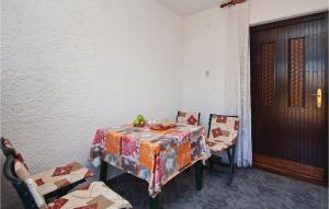 Beautiful apartment in Liznjan with 1 Bedrooms and WiFi