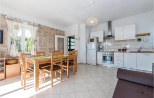 Amazing Home In Necven With 2 Bedrooms, Wifi And Outdoor Swimming Pool