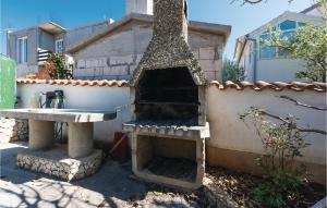 2 Bedroom Amazing Apartment In Rogoznica 