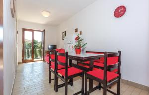 Two-Bedroom Apartment In Rogoznica