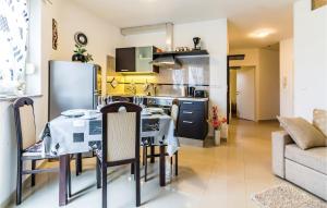 Gorgeous Apartment In Vodnjan With Kitchen 