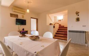 Amazing Apartment In Pula With 2 Bedrooms And Wifi