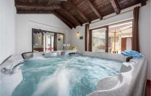 Cozy Home In Bale With Sauna 