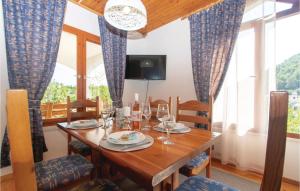 Amazing Home In Grscica With 2 Bedrooms And Wifi