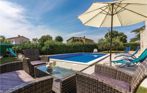 SixBedroom Holiday Home in Barban