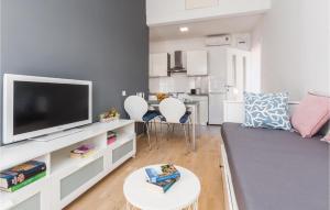 Lovely Apartment In Porec With Wifi 