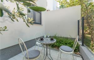 Amazing Apartment In Sukosan With Wifi